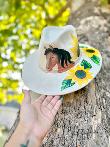 Horse & sunflowers Sombrero